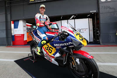 Joan Mir auf der RC213V im Design von Freddie Spencer aus dem Jahr 1983