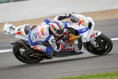 Ungewohnt und schnell. Brad Binder auf der Retro-RC16