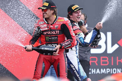 Nicolo Bulega holte in Magny-Course seine Superbike-Siege zwei und drei