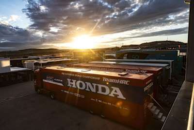 Im Fahrerlager der Superbike-WM gibt es eine Fülle verschiedener Jobs