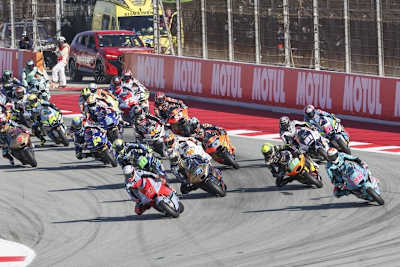 Volle Hütte: Mit Wildcard-Piloten waren beim Moto2-Finale 32 Piloten am Start