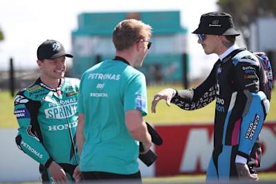 Tarran Mackenzie (li) übernimmt die Ducati V4R von Scott Redding (re)