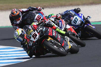 Yari Montella im Positionskampf mit Remy Gardner und Michael van der Mark