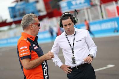 Dorna-Spitzenmanager Ezpeleta im Gespräch mit IRTA-Präsident Hervé Poncharal