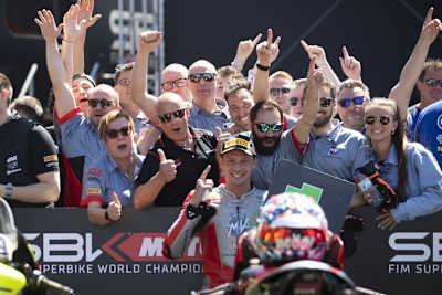 Bo Bendsneyder und sein MV Agusta-Team jubelten über den Sieg im zweiten Supersport-Lauf