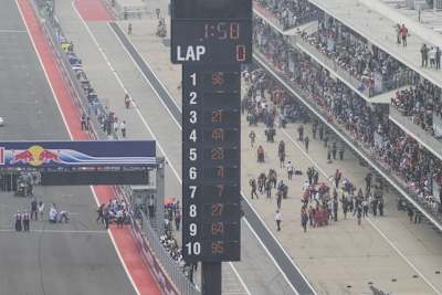 Zwei Minuten vor der offiziellen Startzeit ist das Chaos in vollem Gang