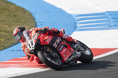 Nicolo Bulega führt die Zeitenliste am Freitag an