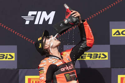 Nicolo Bulega genehmigte sich einen Schluck