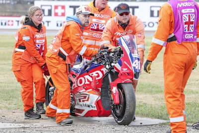 Die Entwicklungs-Honda nach dem Crash in Kurve 16