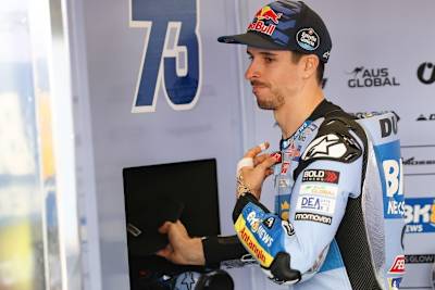 Bandagiert und getaped: Alex Marquez fährt am Sachsenring mit Verletzung an der linken Hand
