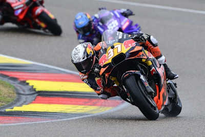 Pedro Acosta (KTM): Von Startplatz 5 ging es nach vorne, dann ins Kiesbett und im Ziel auf Position 9