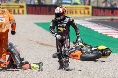 Im ersten Rennen wurde Sam Lowes unverschuldet zu Sturz gebracht