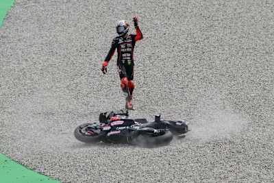 Marco Bezzecchi landete mit seiner Aprilia nach nur einer Runde im Kies von Montmelo