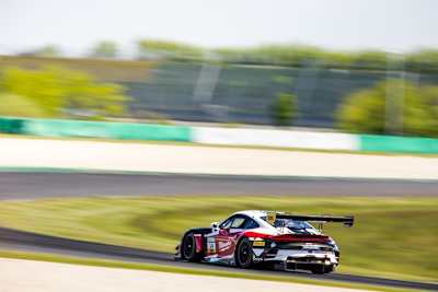 Simon Birch und Leo Pichler zeigen der Konkurrenz das Porsche-Heck