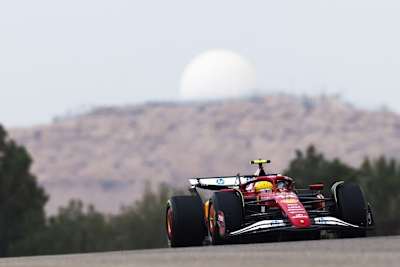 Lewis Hamilton drehte am zweiten Test-Morgen in Bahrain die bisher schnellste Runde