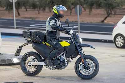 Erwischt: Husqvarna 701 Supermoto mit komplett überarbeitetem Motor