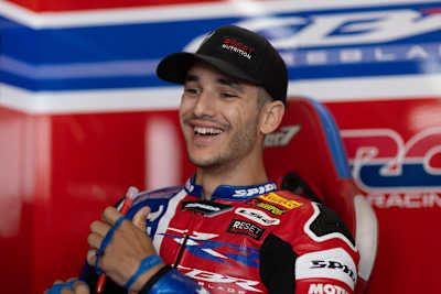 Iker Lecuona verletzte sich bei seinem Crash im FP3 am Knie