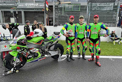 Die Kawasaki und das Fahrertrio von JOJ