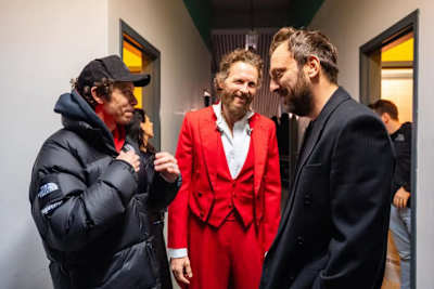 Lorenzo Jovanotti (M.) und Cesare Cremonini (r.) mit Valentino Rossi