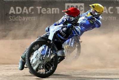 Jack Holder (rot) vor Bartosz Zmarzlik