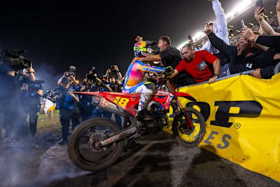 Jett Lawrence beim obligatorischen Daytona-Burnout