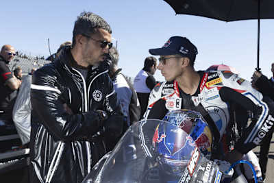 Manager Kenan Sofuoglu (li.) mit Toprak Razgatlioglu