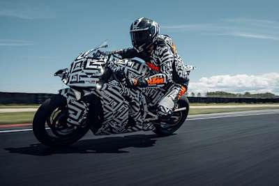 KTM 990RC R: Hurra, KTM baut nach fast zehn Jahren wieder einen potenten Supersportler mit Strassenzulassung