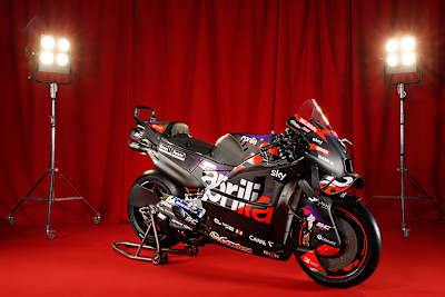 Die Feinheiten der Aprilia RS-GP24 liegen im Carbon-Kleid. Lackierung: Ähnlich wie 2023.