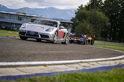 ​Am Adrenalintag auf dem Red Bull Ring im Einsatz: Der Porsche 718 Cayman S und der KTM X-Bow