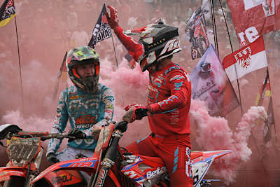 Noah Ludwig feierte mit Tom Koch am Samstag mit den Fans