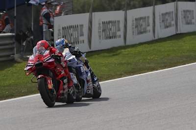 Alex Marquez zeigt Rookie Fermin Aldeguer wie es geht