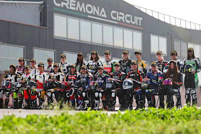 Das Gruppenbild der Frauen-WM beim Cremona-Test