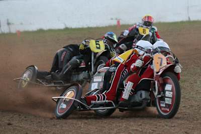 Manuel Meier vor Immanuel Schramm