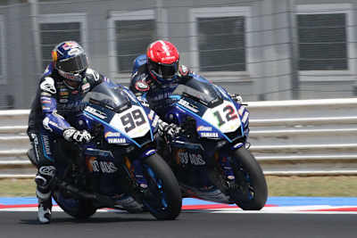 bahattin Sofuoglu (li.) gegen Teamkollege Michael Rinaldi