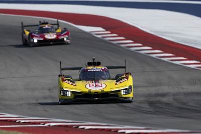 Zwei Ferrari 499P in Austin