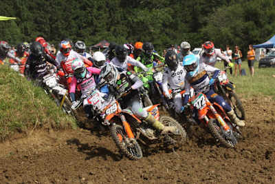 MX2-Sieger Maximilian Ernecker (vorne)