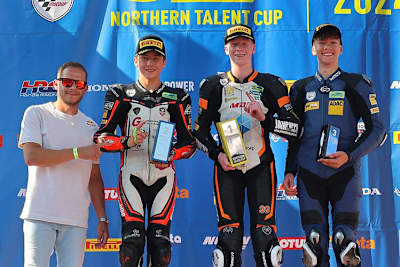 Stefan Bradl (li.) verteilte in Most die Pokale