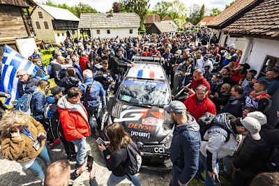 Seastien Ogier wird gefeiert