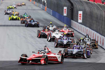 WM-Leader Oliver Rowland entschied den zweiten ePrix im Big-Sight-Ausstellungszentrum für sich