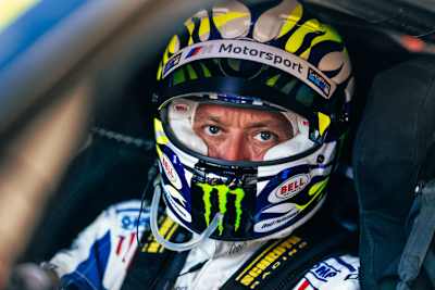 Anspannung bei Valentino Rossi vor seinen Runden auf dem Mount Panorama Circuit