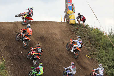 In den ersten Wertungslauf am Sonntag startete Jan Pancar hinter Lucas Coenen auf Platz 2