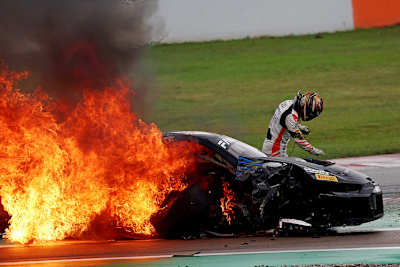 Dylan Pereira konnte den lichterloh brennenden Audi aus eigener Kraft verlassen