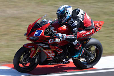 Raffaele De Rosa auf dem aktuellen Modell von QJ Motor