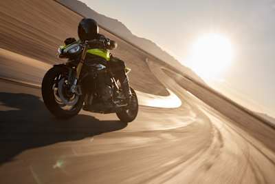 Triumph Speed Triple 1200RX: Limitiertes Spitzenmodell der Naked-Ikone