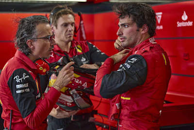 Carlos Sainz fuhr beim Vorsaison-Test die schnellste Runde, der Favorit bleibt aber Max Verstappen