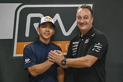 RW Racing-Manager Jarno Janssen begrüßt Ayumu Sasaki