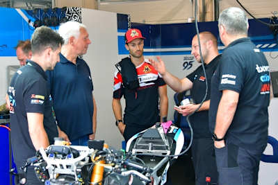 Lukas Tulovic (Mitte) zu Besuch in der MGM-Box, links neben ihm Triple-M-Teamchef Matthias Moser