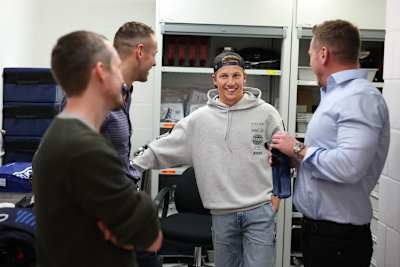 Liam Lawson beim Besuch in der Fabrik von Red Bull Racing