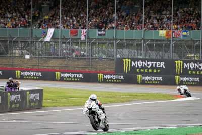Ungewohnt: am Sonntag wird in Silverstone das Moto3-Rennen nach dem MotoGP-Grand-Prix gestartet