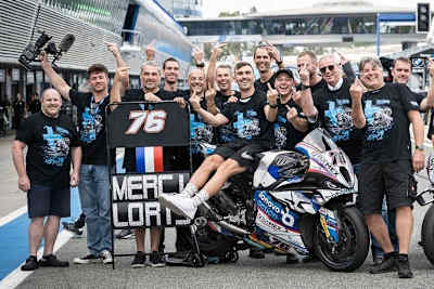 Wem dieser spezielle Gruß wohl gegolten hat?